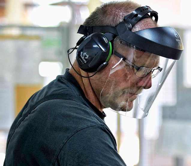 اهمیت عینک ایمنی و شیلد صورت در حفاظت چشم و صورت